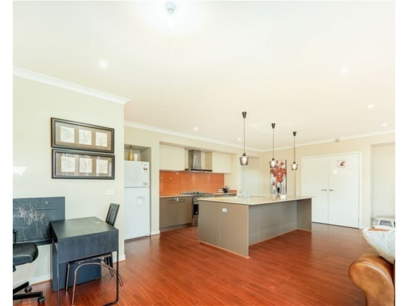 34 Clement Way, Melton South VIC 3338