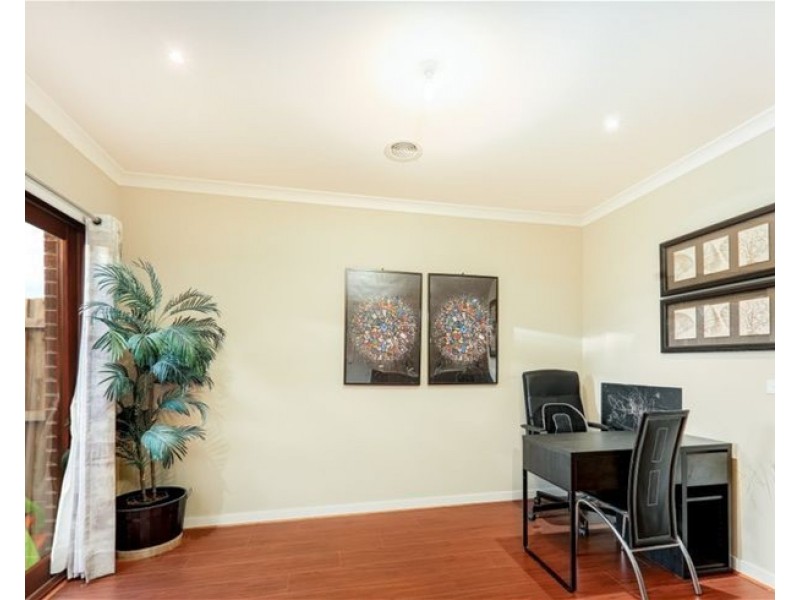 34 Clement Way, Melton South VIC 3338