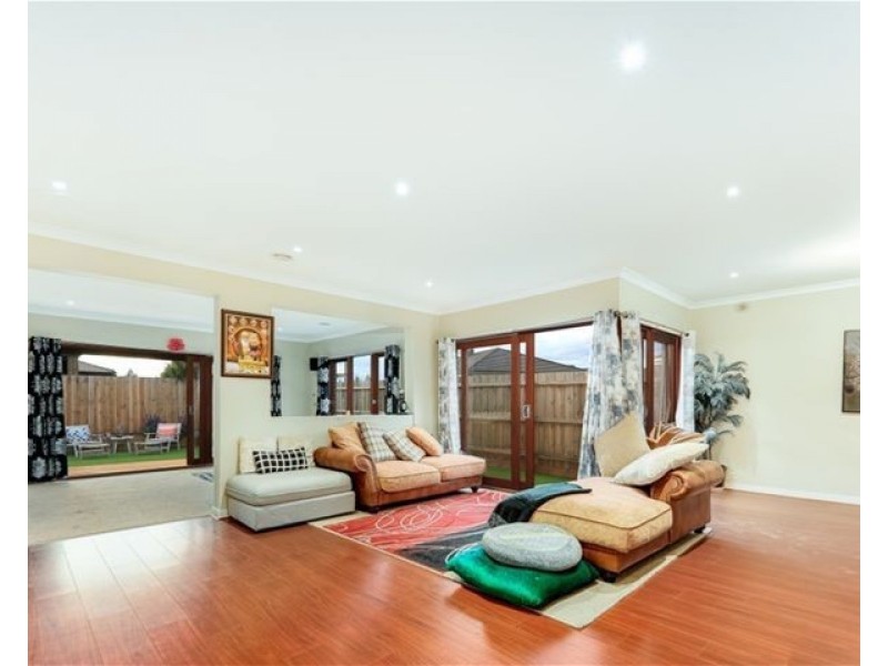 34 Clement Way, Melton South VIC 3338