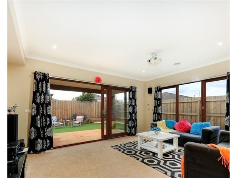 34 Clement Way, Melton South VIC 3338