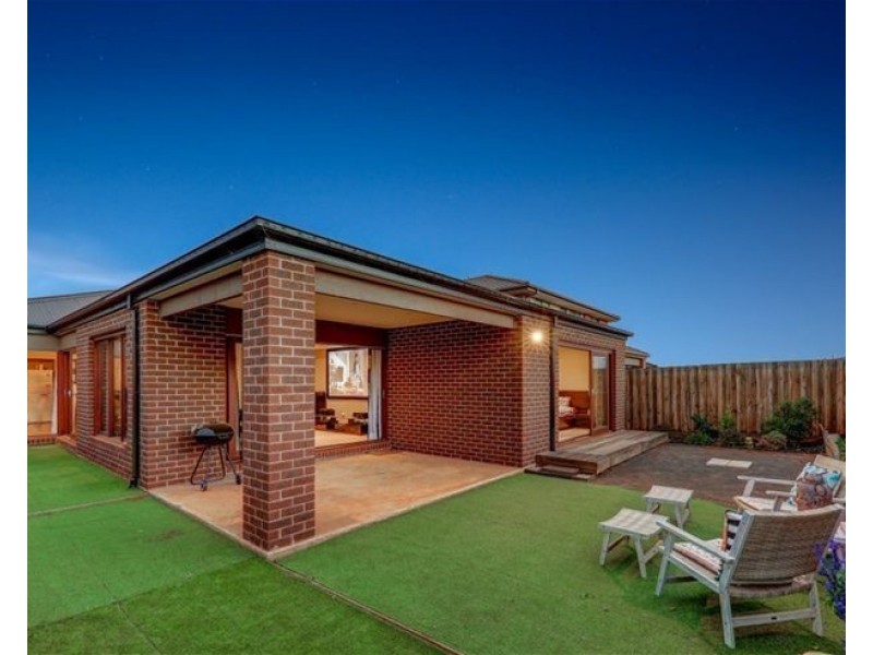 34 Clement Way, Melton South VIC 3338