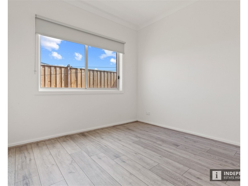 16 Metroon Dr, Melton South VIC 3338