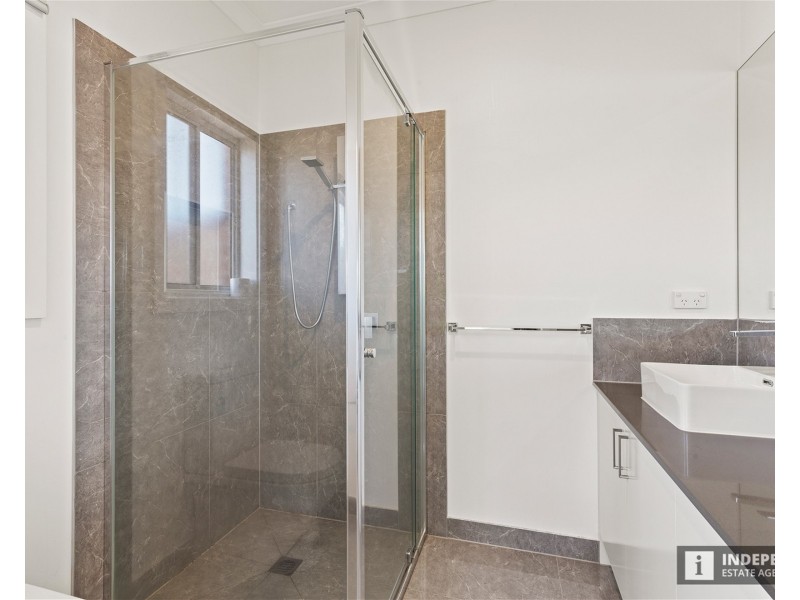 16 Metroon Dr, Melton South VIC 3338