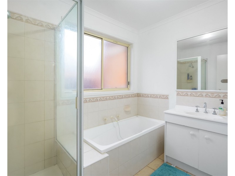 18 Highmount Drive, Hampton Park VIC 3976