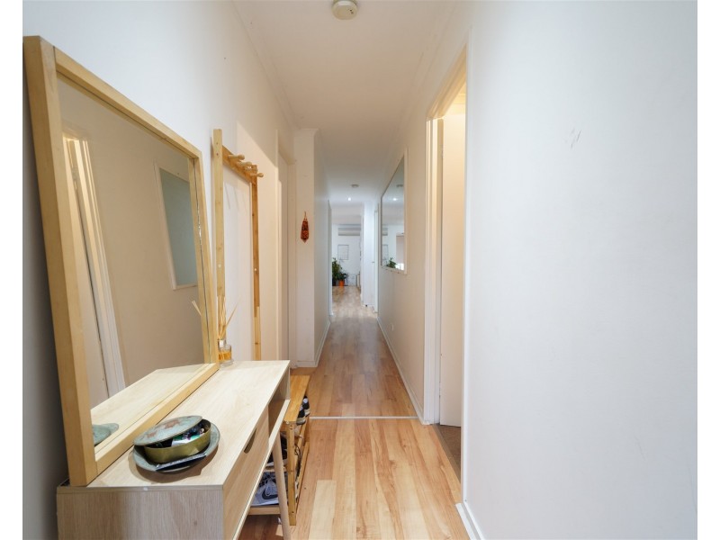 18 Highmount Drive, Hampton Park VIC 3976