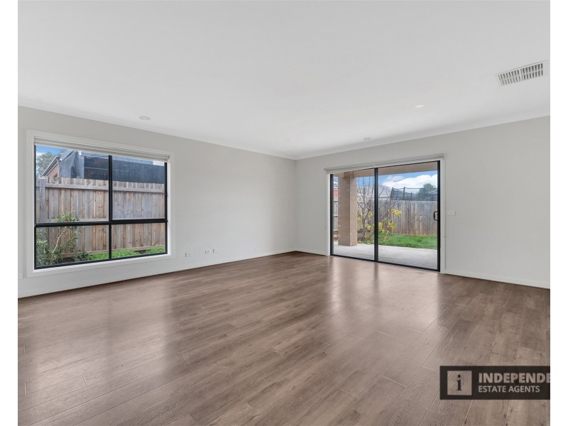 3 Clarice Cres, Brookfield VIC 3338