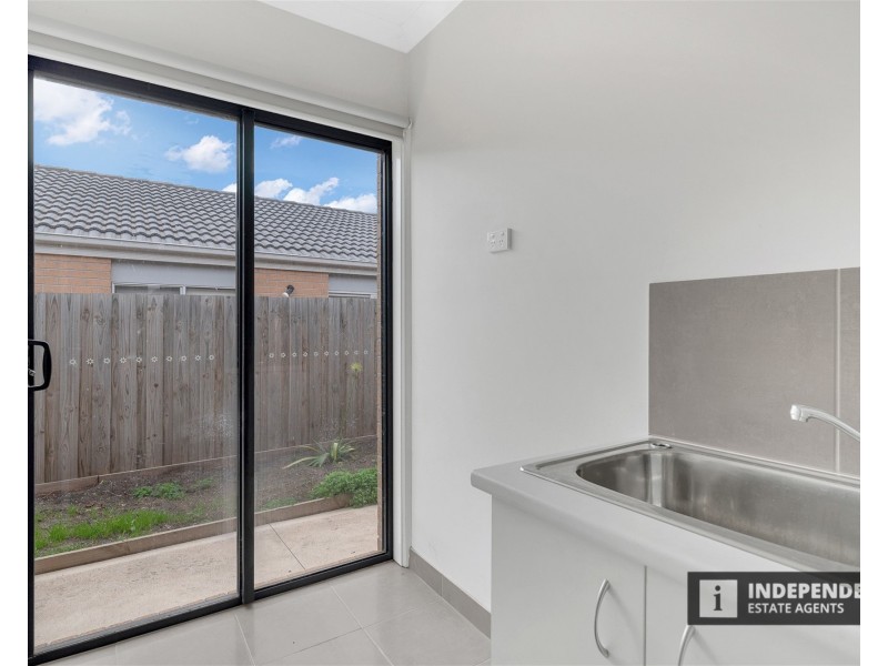 3 Clarice Cres, Brookfield VIC 3338