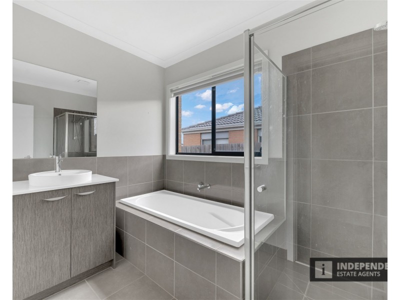 3 Clarice Cres, Brookfield VIC 3338