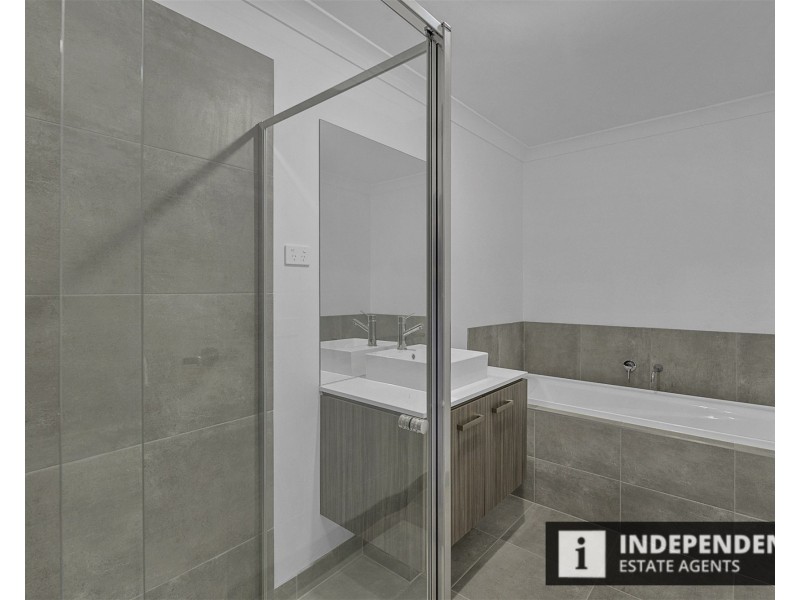 3 Odin walk, Melton South VIC 3338