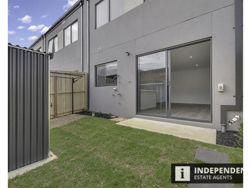 3 Odin walk, Melton South VIC 3338