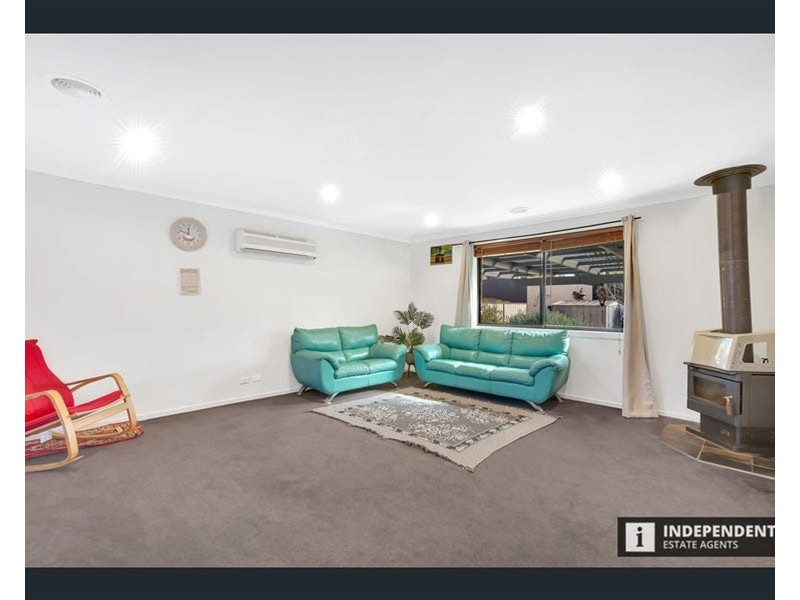 5 Flinders Road, Melton South VIC 3338