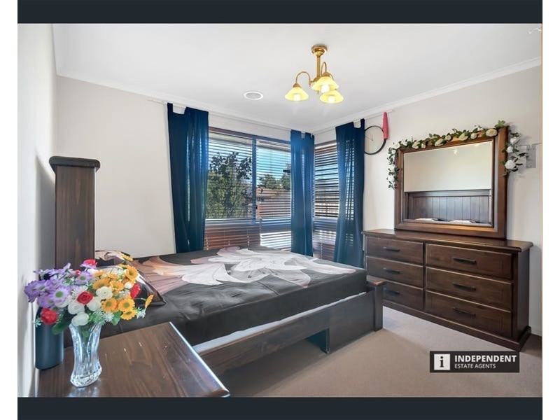 5 Flinders Road, Melton South VIC 3338