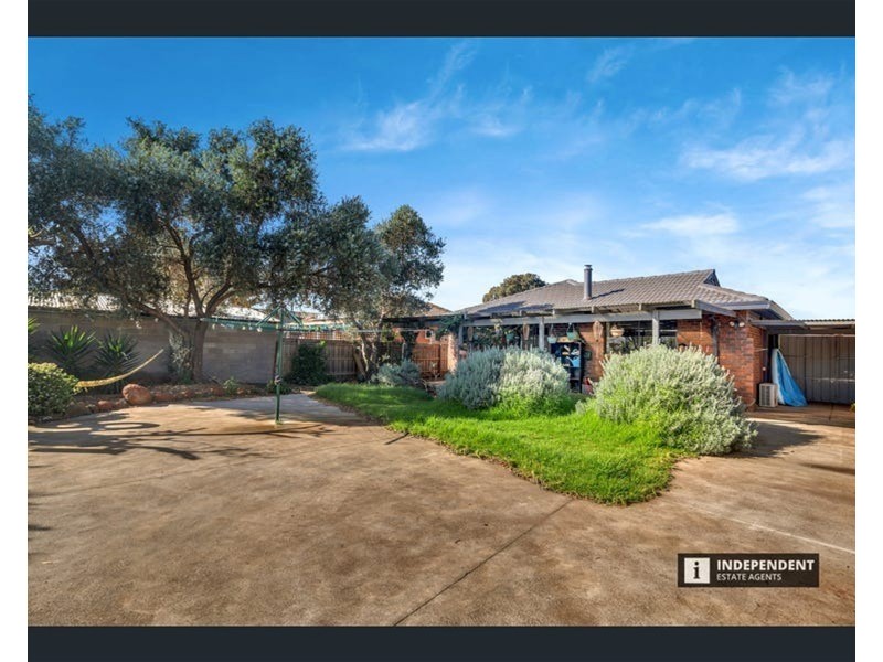 5 Flinders Road, Melton South VIC 3338