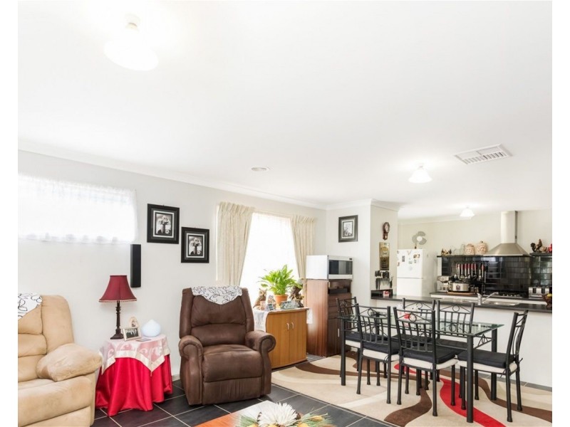 42 Mapleton Boulevard, Melton South VIC 3338