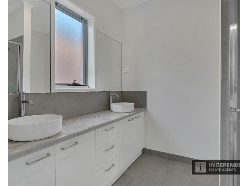 42 Hawkestone Street, Melton South VIC 3338