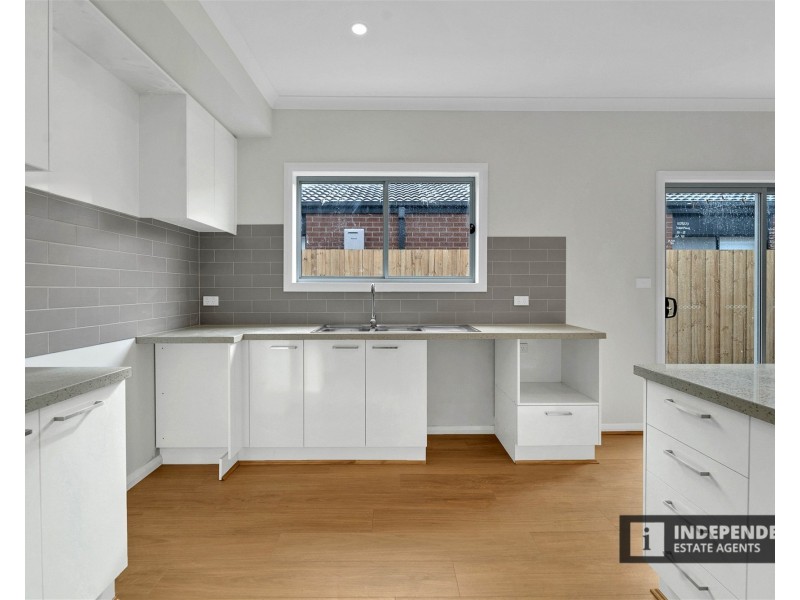 42 Hawkestone Street, Melton South VIC 3338