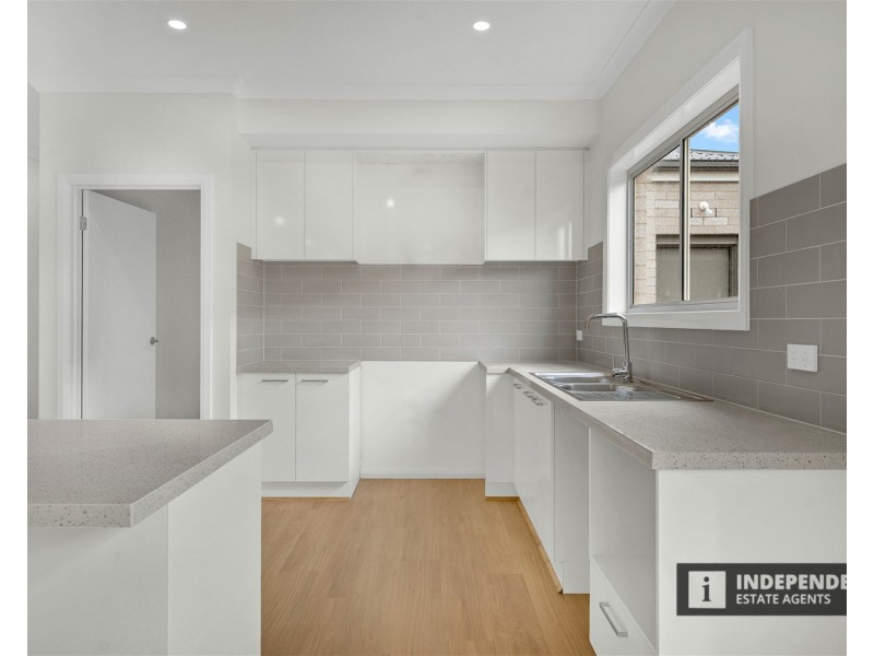 42 Hawkestone Street, Melton South VIC 3338