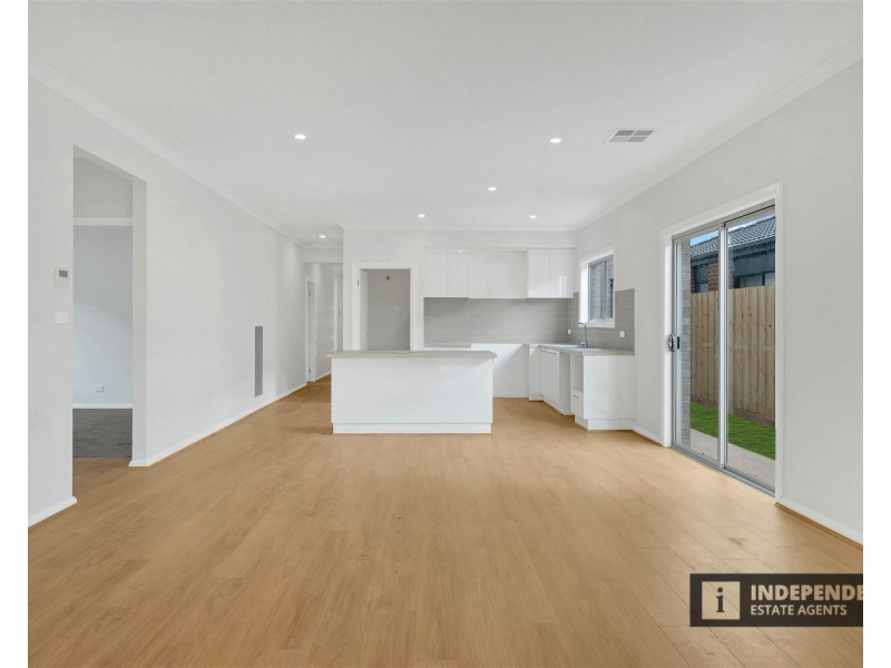 42 Hawkestone Street, Melton South VIC 3338