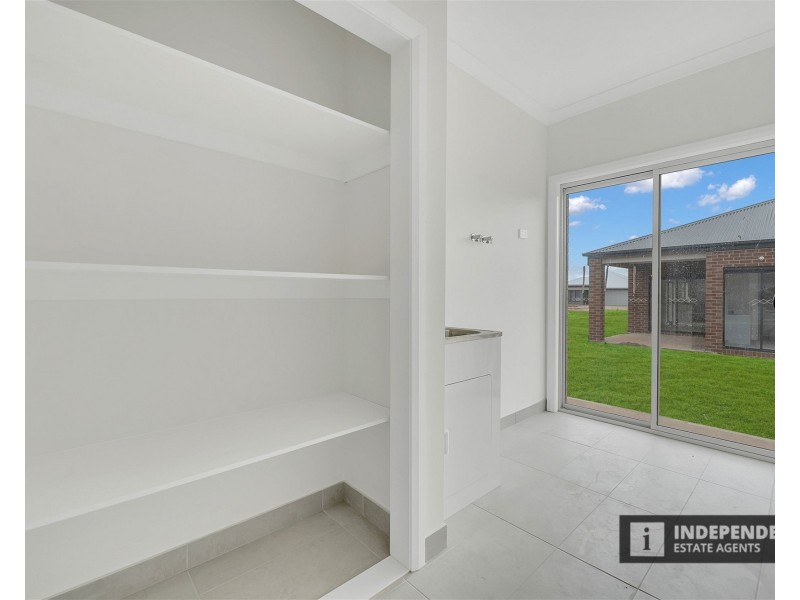 42 Hawkestone Street, Melton South VIC 3338