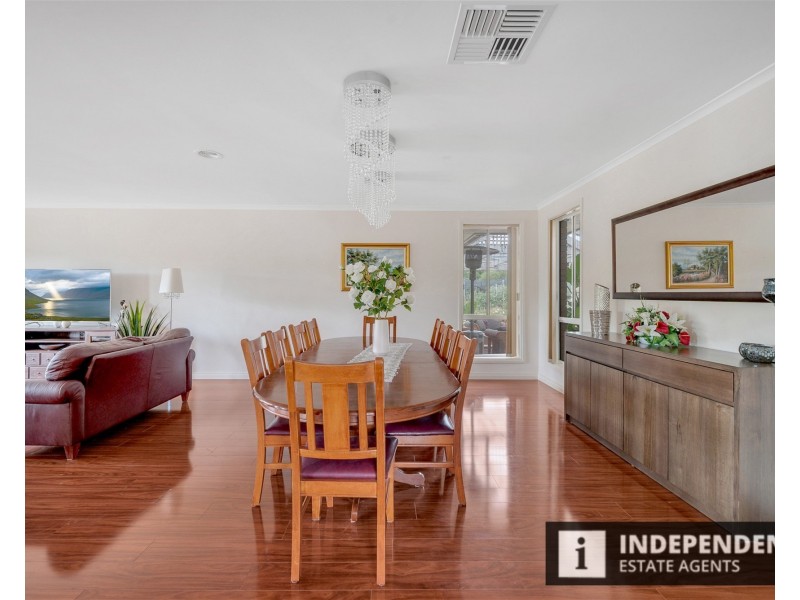 5 Greenstead amble, Kurunjang VIC 3337