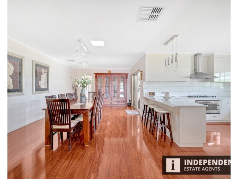 5 Greenstead amble, Kurunjang VIC 3337