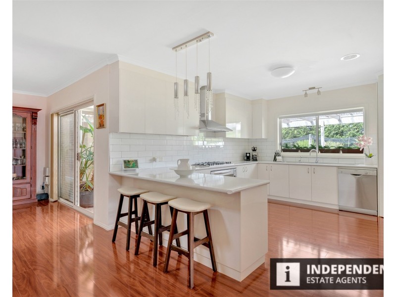 5 Greenstead amble, Kurunjang VIC 3337