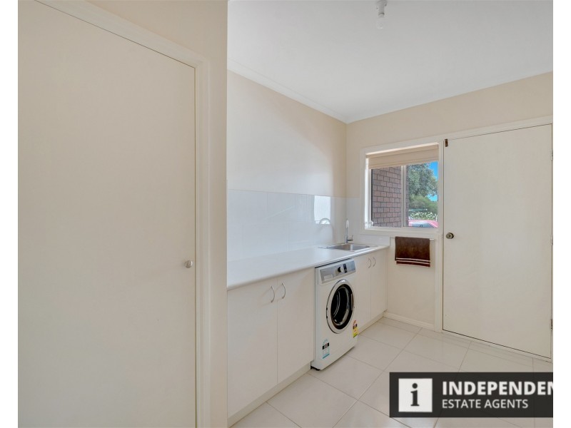 5 Greenstead amble, Kurunjang VIC 3337
