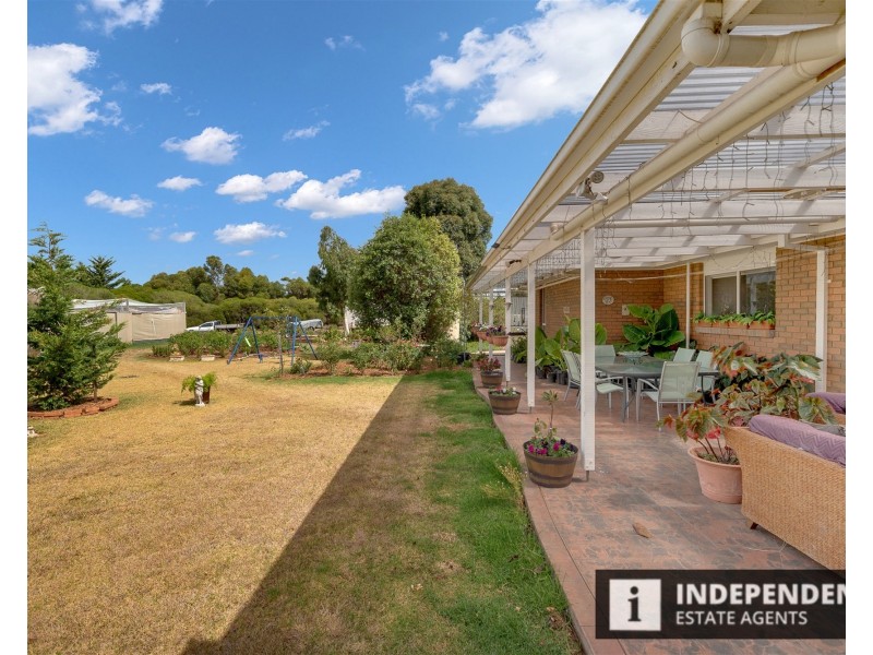 5 Greenstead amble, Kurunjang VIC 3337