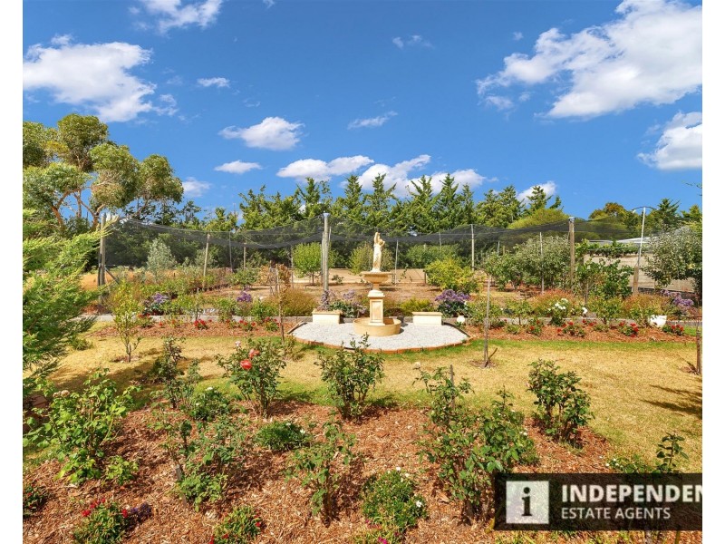 5 Greenstead amble, Kurunjang VIC 3337