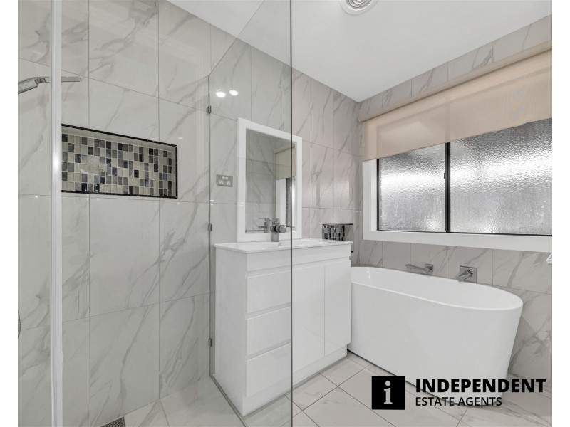 11 Evergreen Court, Cranbourne North VIC 3977