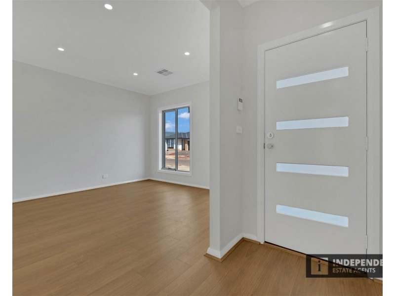 24  Hawkestone Street, Melton South VIC 3338