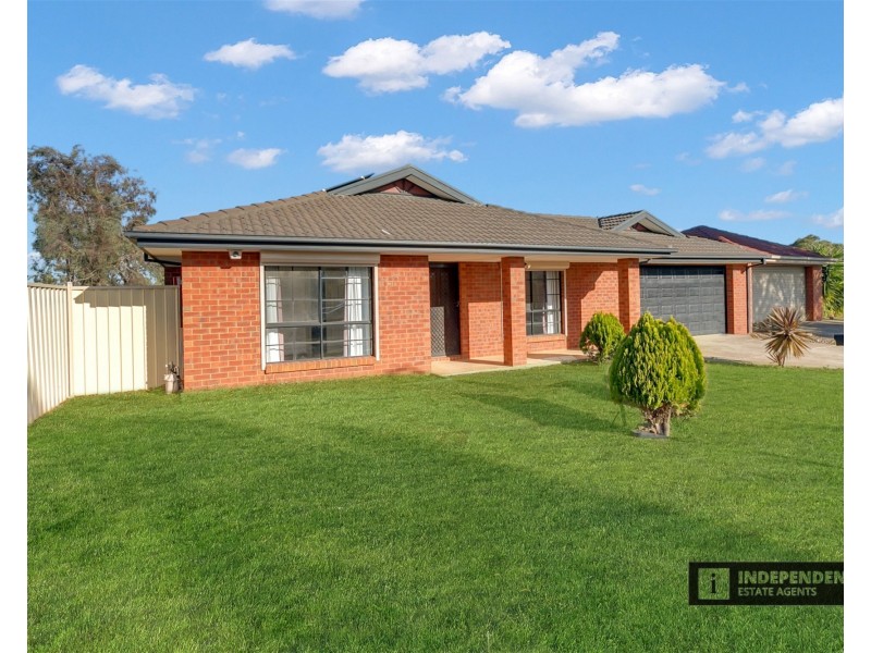 5 Gongurra Bowl, Harkness VIC 3337