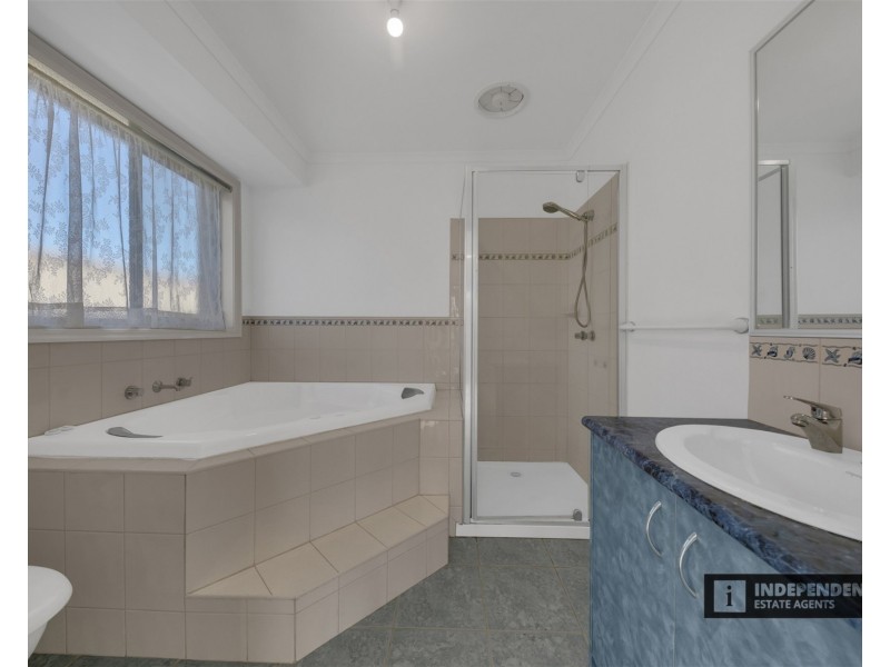 5 Gongurra Bowl, Harkness VIC 3337