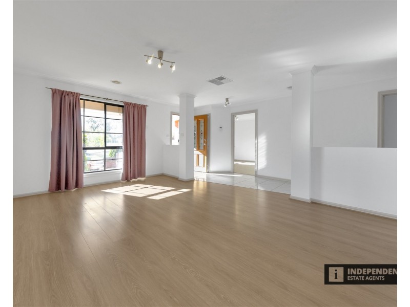 5 Gongurra Bowl, Harkness VIC 3337