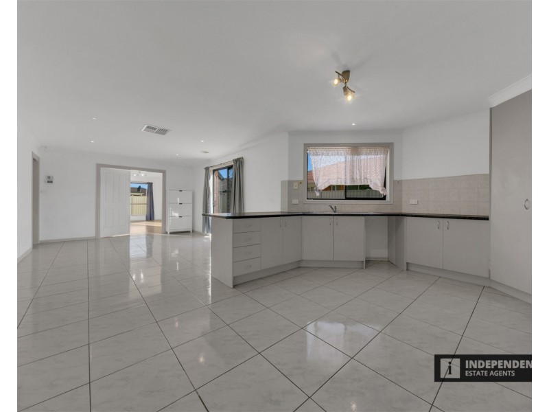 5 Gongurra Bowl, Harkness VIC 3337
