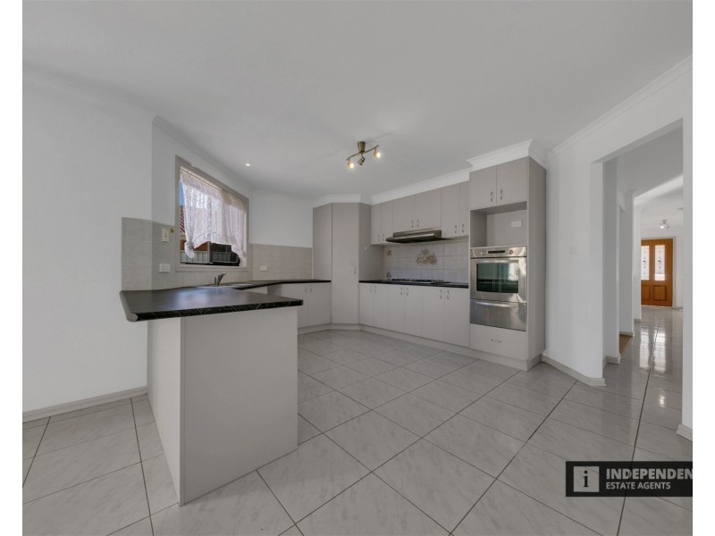 5 Gongurra Bowl, Harkness VIC 3337