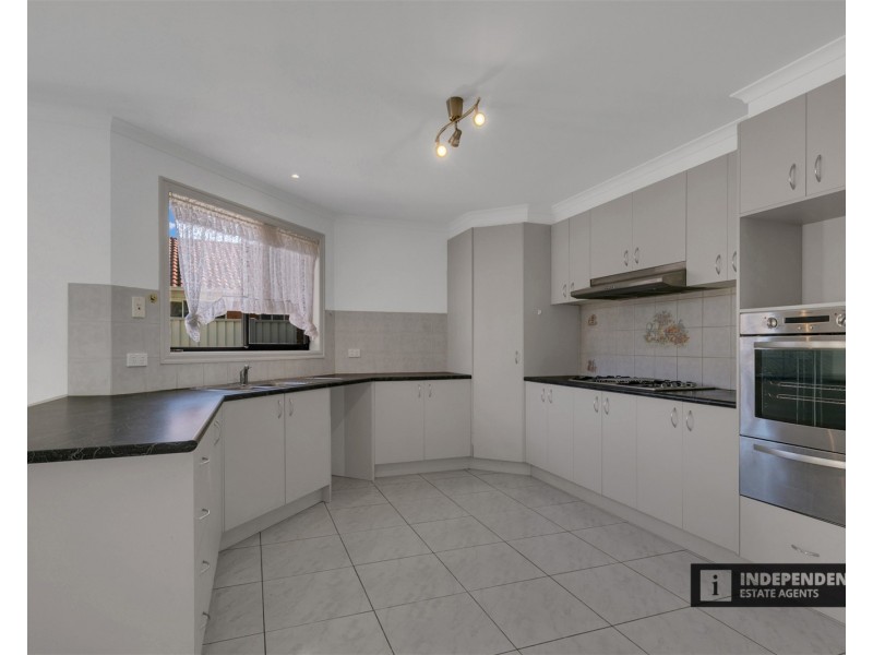 5 Gongurra Bowl, Harkness VIC 3337