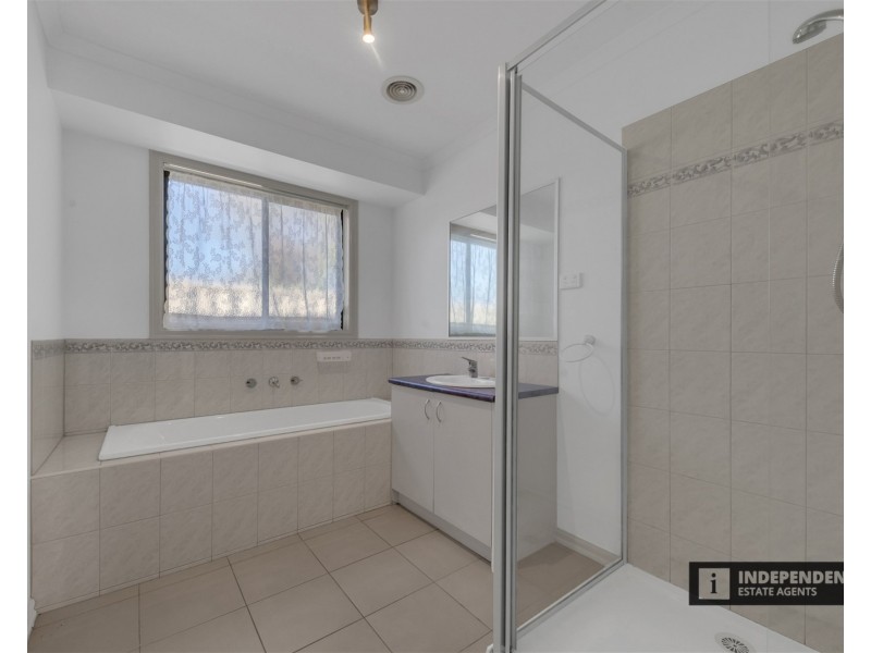 5 Gongurra Bowl, Harkness VIC 3337