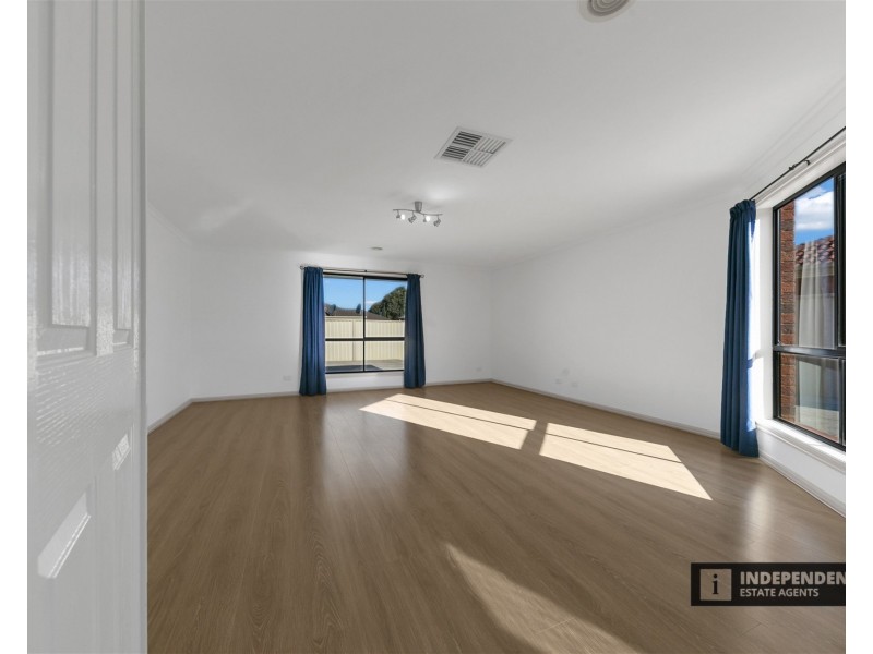 5 Gongurra Bowl, Harkness VIC 3337