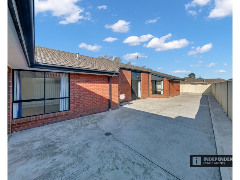 5 Gongurra Bowl, Harkness VIC 3337