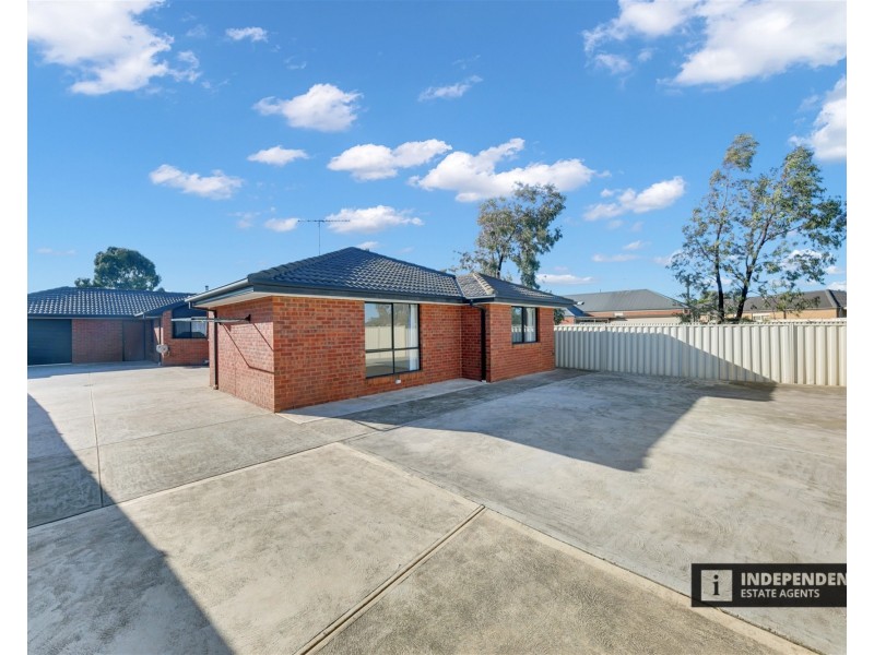 5 Gongurra Bowl, Harkness VIC 3337