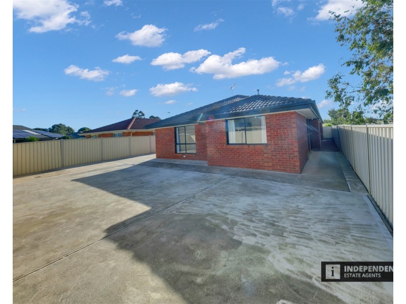 5 Gongurra Bowl, Harkness VIC 3337