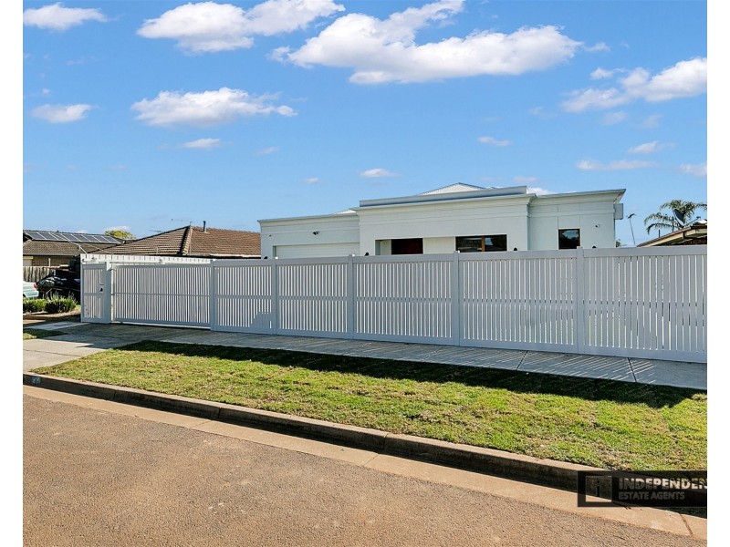 27  Wills Road, Melton South VIC 3338