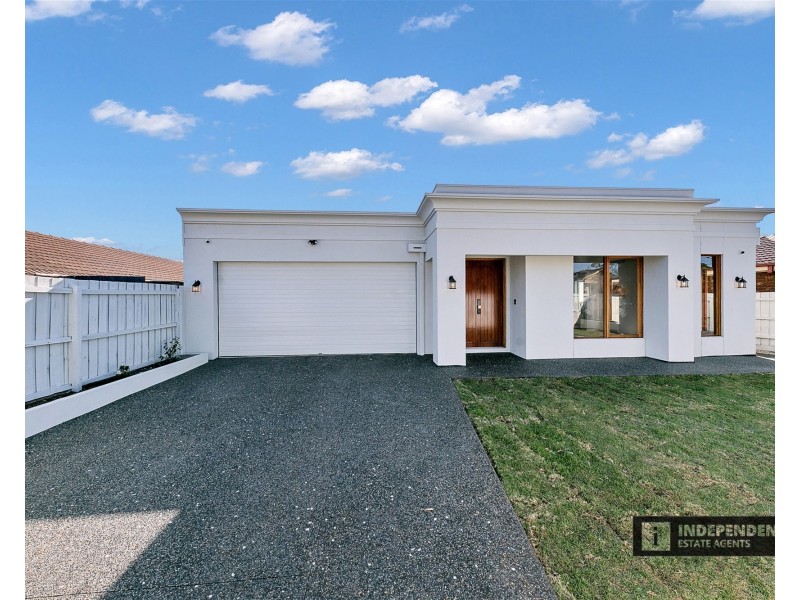 27  Wills Road, Melton South VIC 3338