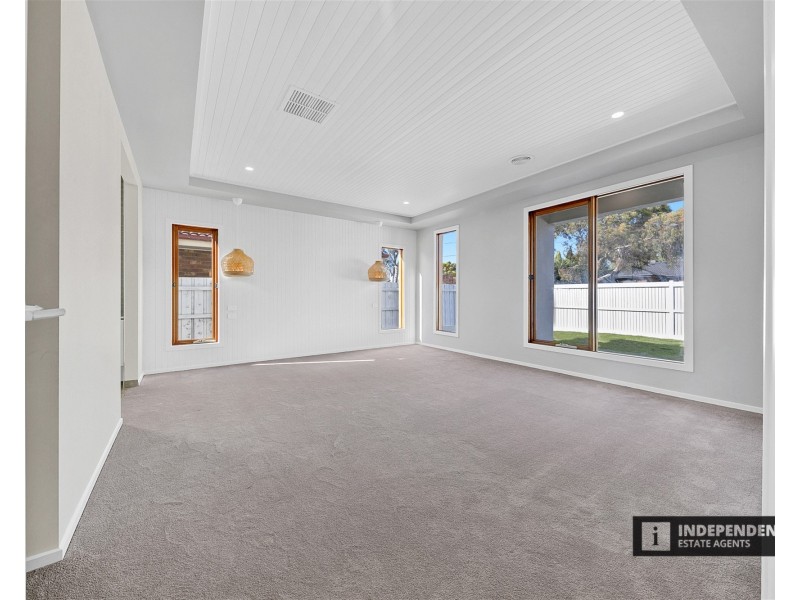 27  Wills Road, Melton South VIC 3338