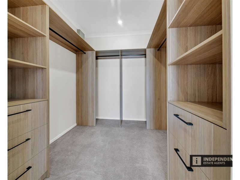 27  Wills Road, Melton South VIC 3338