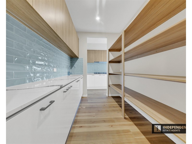 27  Wills Road, Melton South VIC 3338