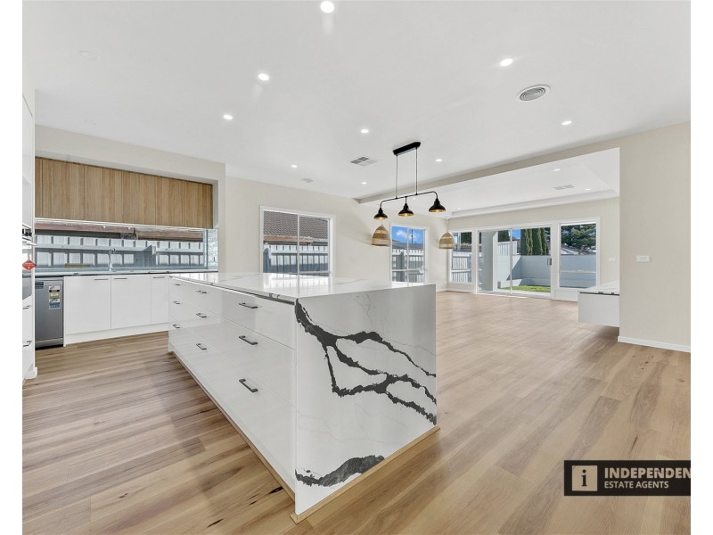 27  Wills Road, Melton South VIC 3338