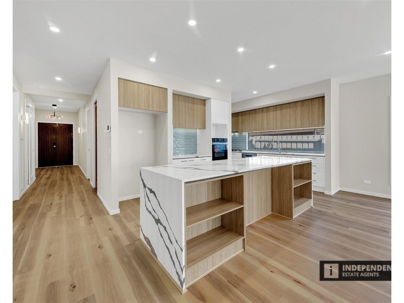 27  Wills Road, Melton South VIC 3338