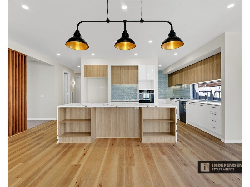 27  Wills Road, Melton South VIC 3338